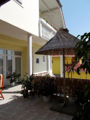 Отель Gyöngyi Apartman  Хевиз